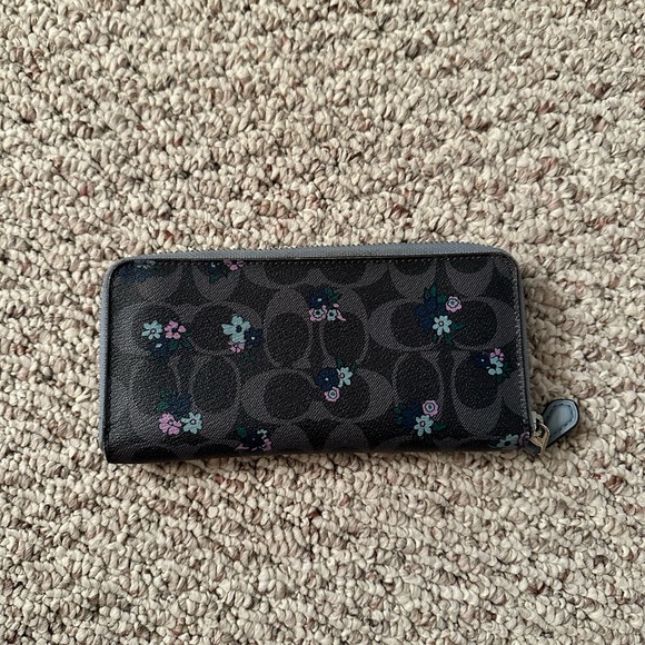 Wallet - Picture 2 of 4